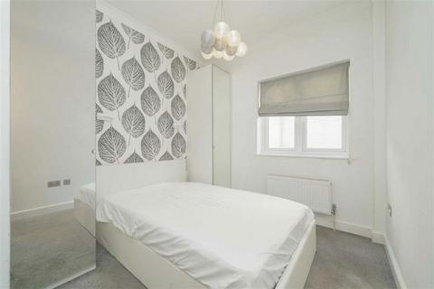 3 bedroom flat for sale, Shoot Up Hill, London NW2