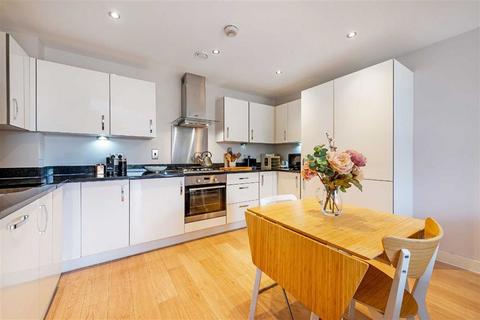 2 bedroom flat for sale, Flowers Close, London NW2