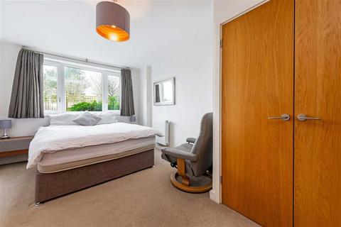 2 bedroom flat for sale, Flowers Close, London NW2