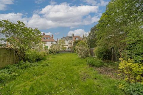 3 bedroom flat for sale, Chatsworth Road, London NW2