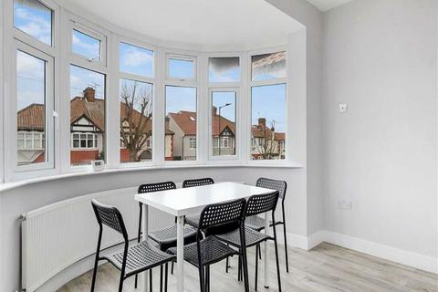 2 bedroom flat for sale, Park Avenue North, London NW10