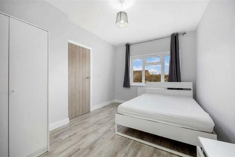 2 bedroom flat for sale, Park Avenue North, London NW10