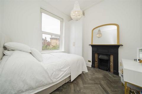 2 bedroom flat for sale, St. Pauls Avenue, London NW2