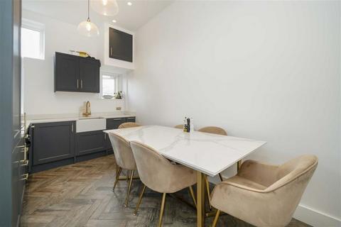 2 bedroom flat for sale, St. Pauls Avenue, London NW2