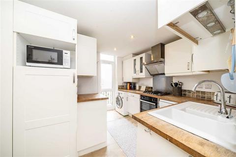 2 bedroom flat for sale, Shoot Up Hill, London NW2