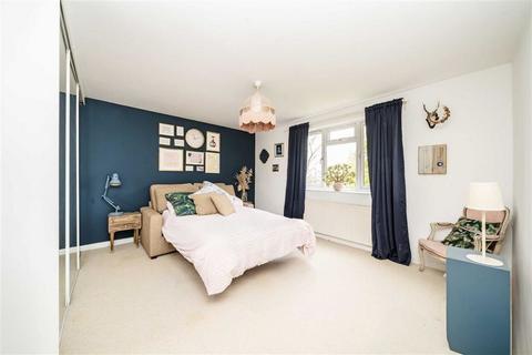 2 bedroom flat for sale, Shoot Up Hill, London NW2