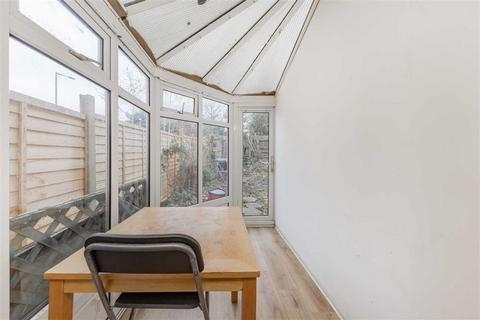 4 Romney Row, London, NW2 1BW