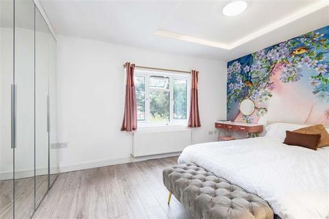 4 bedroom flat for sale, The Vale, London NW11