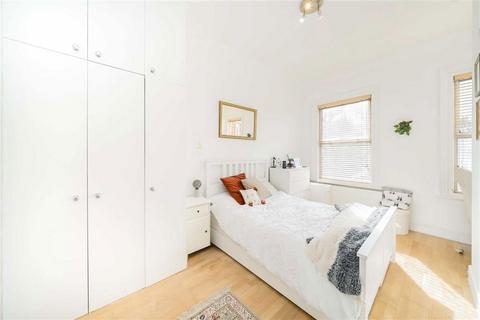 2 bedroom flat for sale, Shoot Up Hill, London NW2