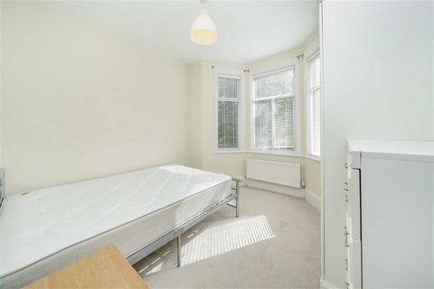 2 bedroom flat for sale, Huddlestone Road, London NW2