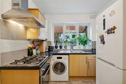 3 bedroom flat for sale, Cricklewood Broadway, London NW2