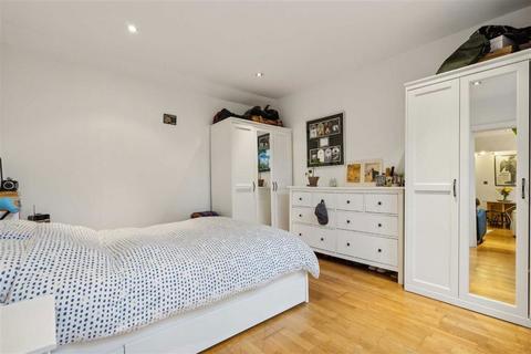 3 bedroom flat for sale, Cricklewood Broadway, London NW2