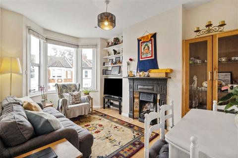 3 bedroom flat for sale, Sandringham Road, London NW2