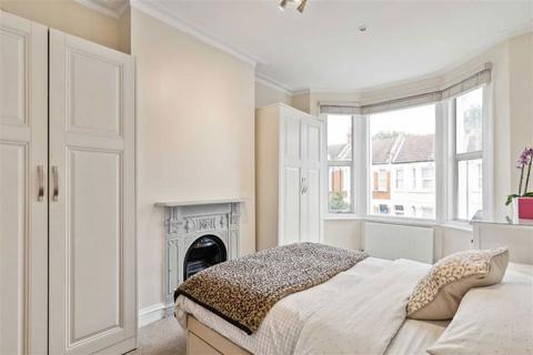 3 bedroom flat for sale, Sandringham Road, London NW2