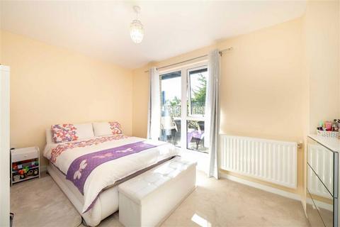 1 bedroom flat for sale, Woodley Crescent, London NW2