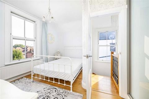 3 bedroom flat for sale, Melrose Avenue, London NW2