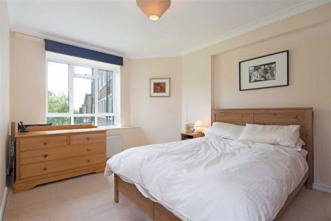 2 bedroom flat to rent, Mapesbury Road, London NW2