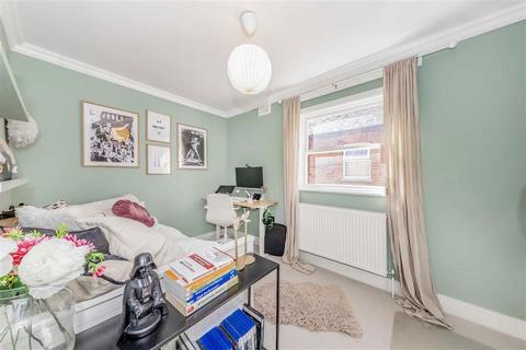 2 bedroom flat for sale, Pine Road, London NW2