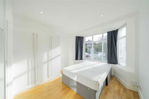 3 bedroom flat for sale, Cheviot Gardens, London NW2