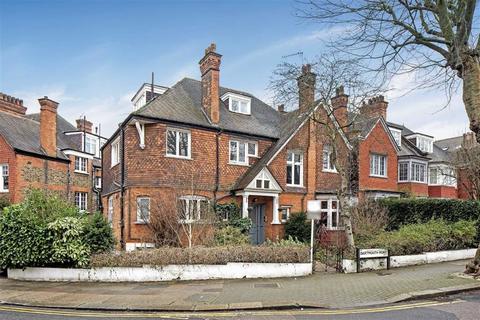 3 bedroom flat for sale, Dartmouth Road, London NW2