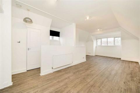 3 bedroom flat for sale, Dartmouth Road, London NW2