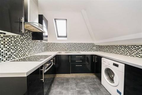 3 bedroom flat for sale, Dartmouth Road, London NW2