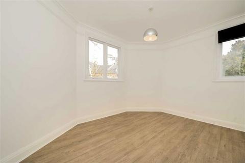 3 bedroom flat for sale, Dartmouth Road, London NW2