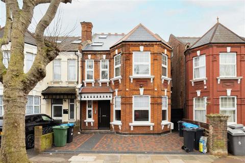 3 bedroom flat to rent, Prout Grove, London NW10