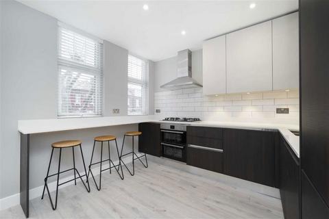 3 bedroom flat to rent, Prout Grove, London NW10