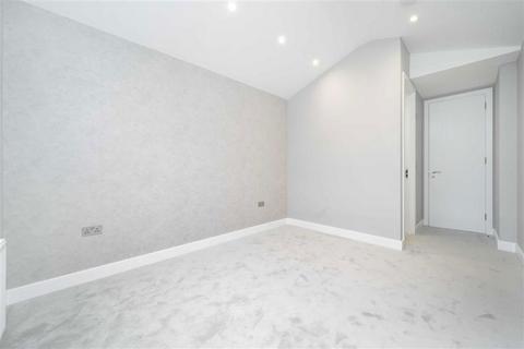 3 bedroom flat to rent, Prout Grove, London NW10