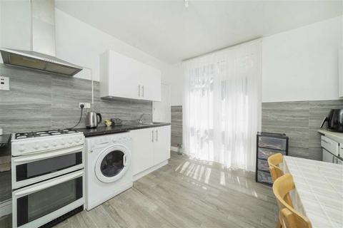 3 bedroom flat for sale, Mora Road, London NW2