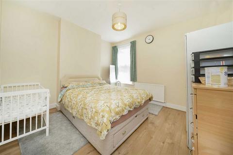 3 bedroom maisonette for sale, Mora Road, London NW2