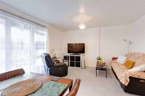 3 bedroom flat for sale, Woodley Crescent, London NW2