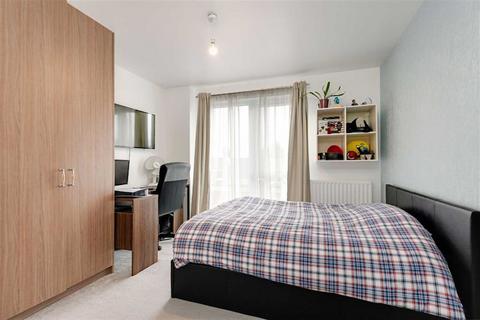 3 bedroom flat for sale, Woodley Crescent, London NW2