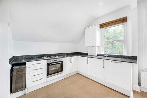 3 bedroom flat to rent, Minster Road, London NW2