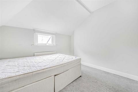 3 bedroom flat to rent, Minster Road, London NW2