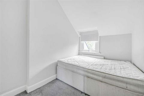 3 bedroom flat to rent, Minster Road, London NW2