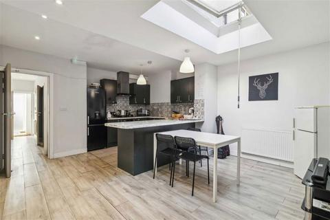 4 bedroom flat for sale, Park Avenue North, London NW10