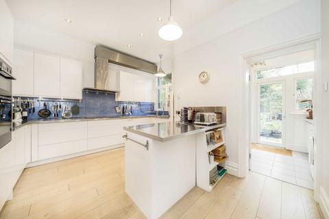 4 Carleton Gardens, London, N19 5AQ