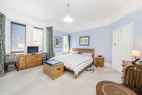 4 Carleton Gardens, London, N19 5AQ