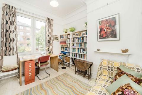 4 Carleton Gardens, London, N19 5AQ