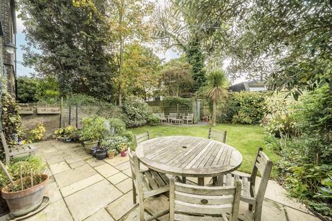4 Carleton Gardens, London, N19 5AQ