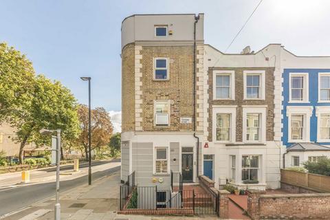 3 bedroom flat for sale, Brecknock Road, London N7