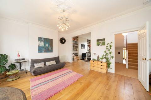 3 bedroom flat for sale, Fairmead Road, London N19