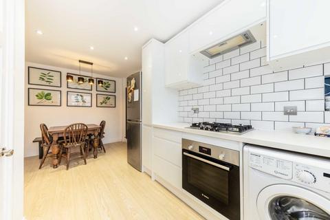 2 bedroom maisonette for sale, Corporation Street, London N7