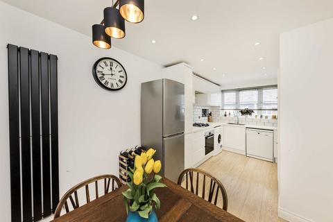 2 bedroom maisonette for sale, Corporation Street, London N7