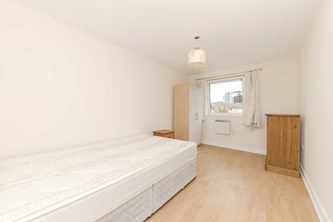 2 bedroom flat for sale, Caledonian Road, London N7