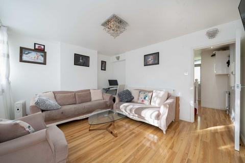 2 bedroom flat for sale, Rowstock Gardens, London N7