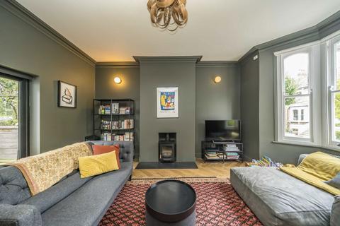 3 bedroom maisonette for sale, Hugo Road, London N19