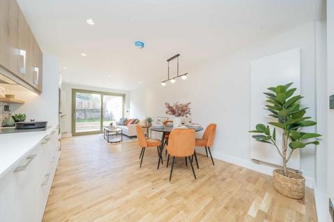 2 bedroom flat for sale, Hornsey Road, London N7